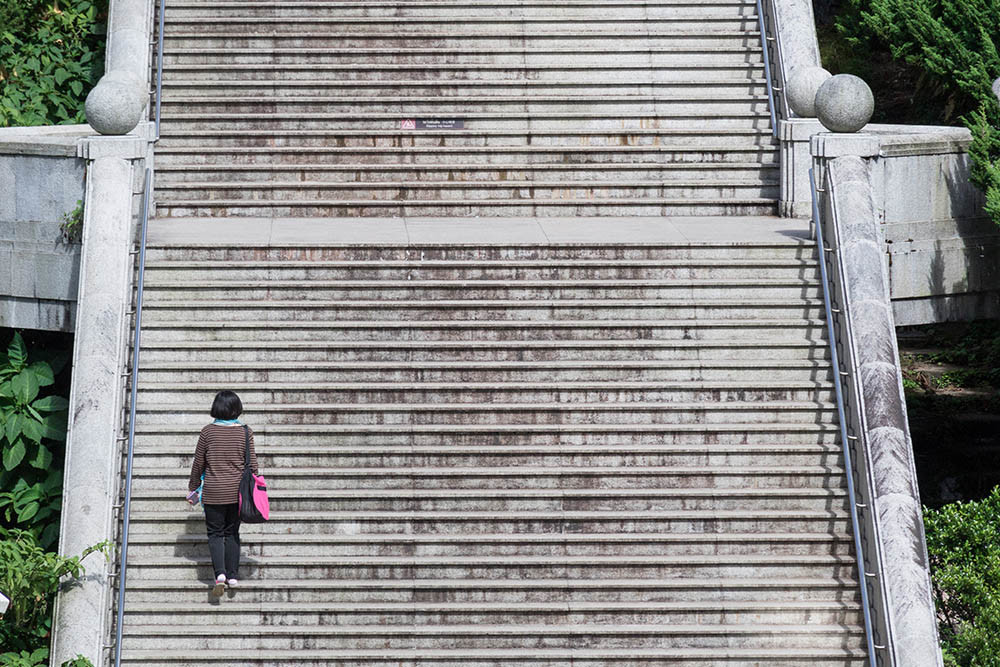 Fatica a fare le scale, anziani e malattie respiratorie